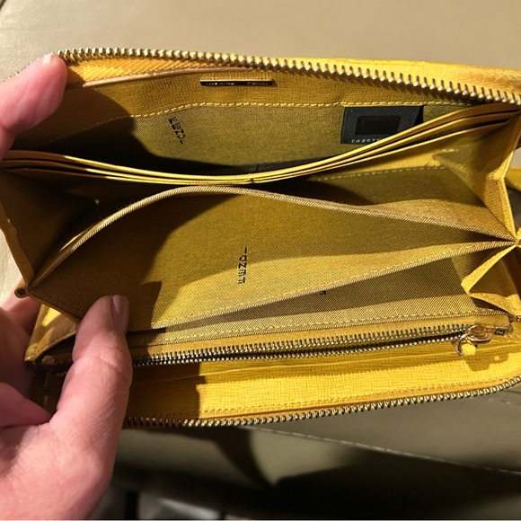 Fendi wallet w/ Certificate of Authentication - Picture 7 of 12
